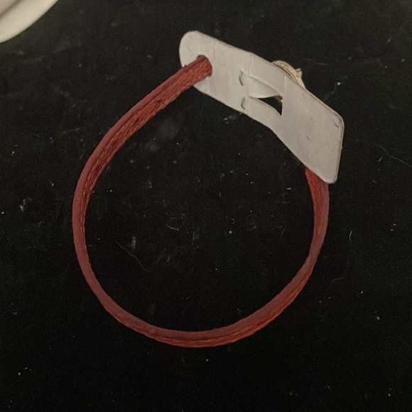 NWT! Unisex 8.5” red genuine leather 0.25” wide buckled adjustable bracelet - Picture 3 of 9